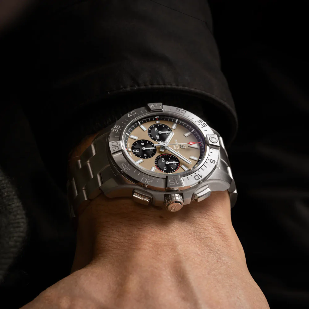 Avenger B01 Chronograph 44 - Image 5